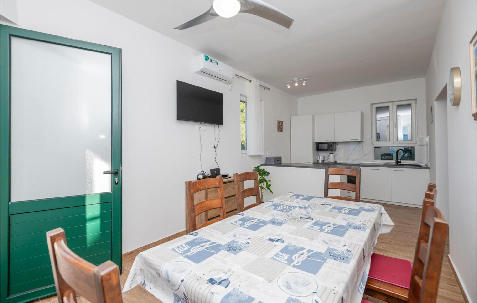 Nice Apartment In Podaca With Wi-Fi Exterior photo